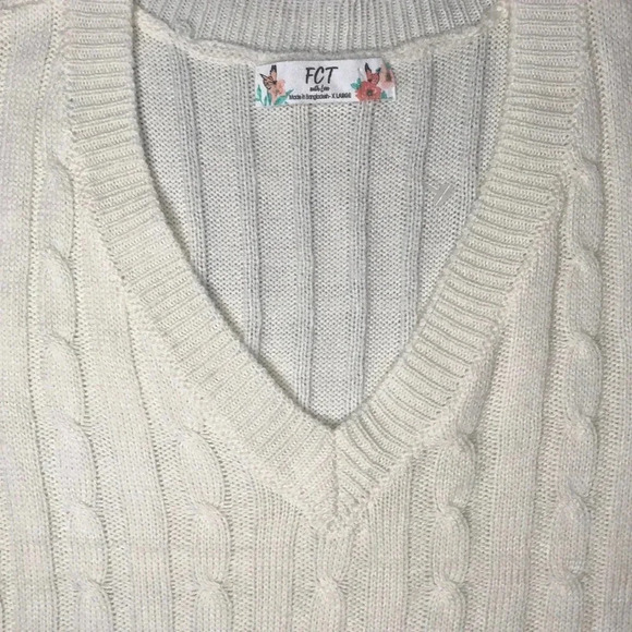 NWT Full Circle Trends Cream Cropped Cable-Front V-Neck Sweater Vest Size XL - Picture 3 of 6